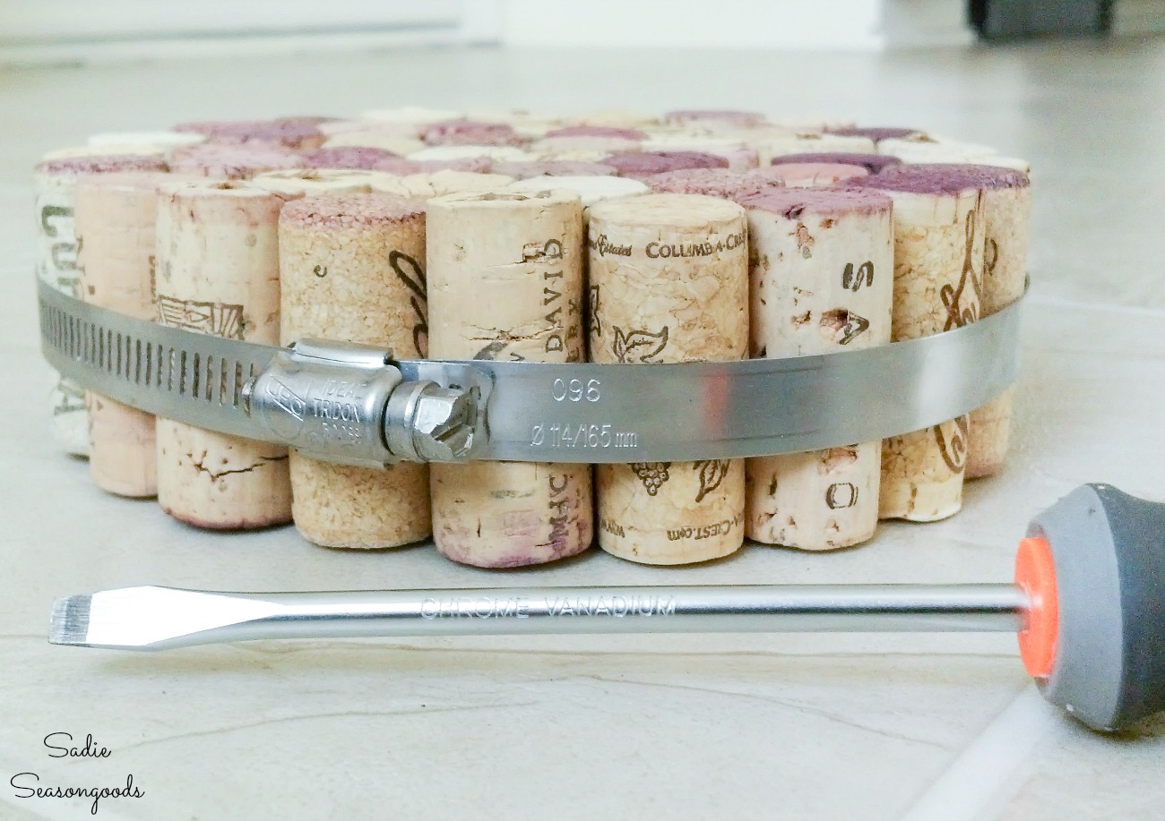 Wine cork craft ideas with a cork trivet for the kitchen