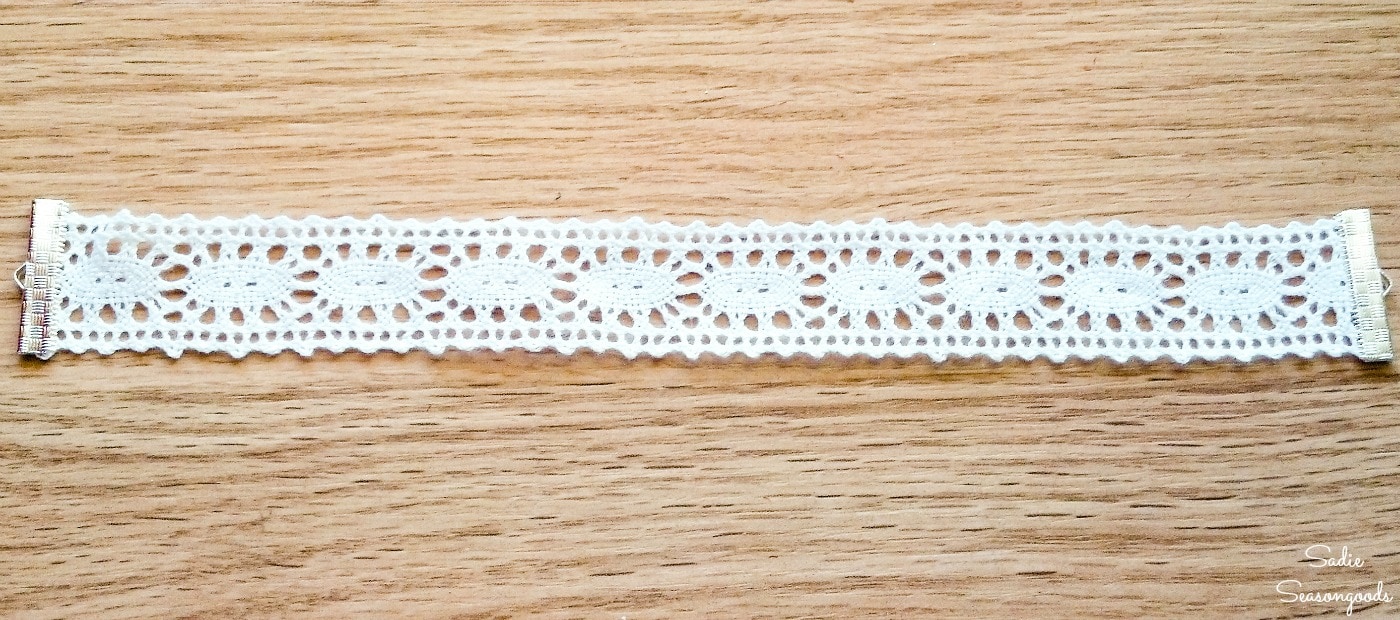 Making a ribbon bookmark with lace ribbon