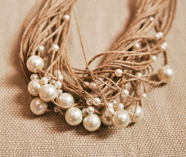 Pearl and linen necklace from Paris as inspiration for beach jewelry with vintage pearls