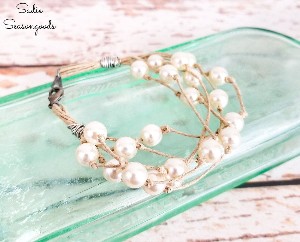 Diy Super Easy Tutorial On How To Make Pearl Bracelets. 