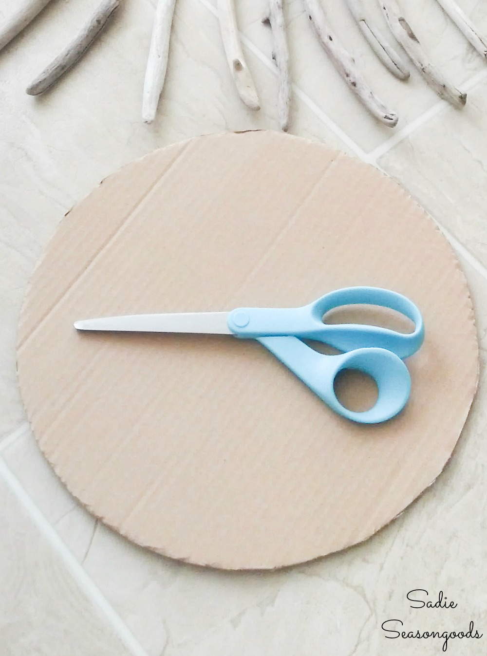 Cardboard base for a driftwood wreath