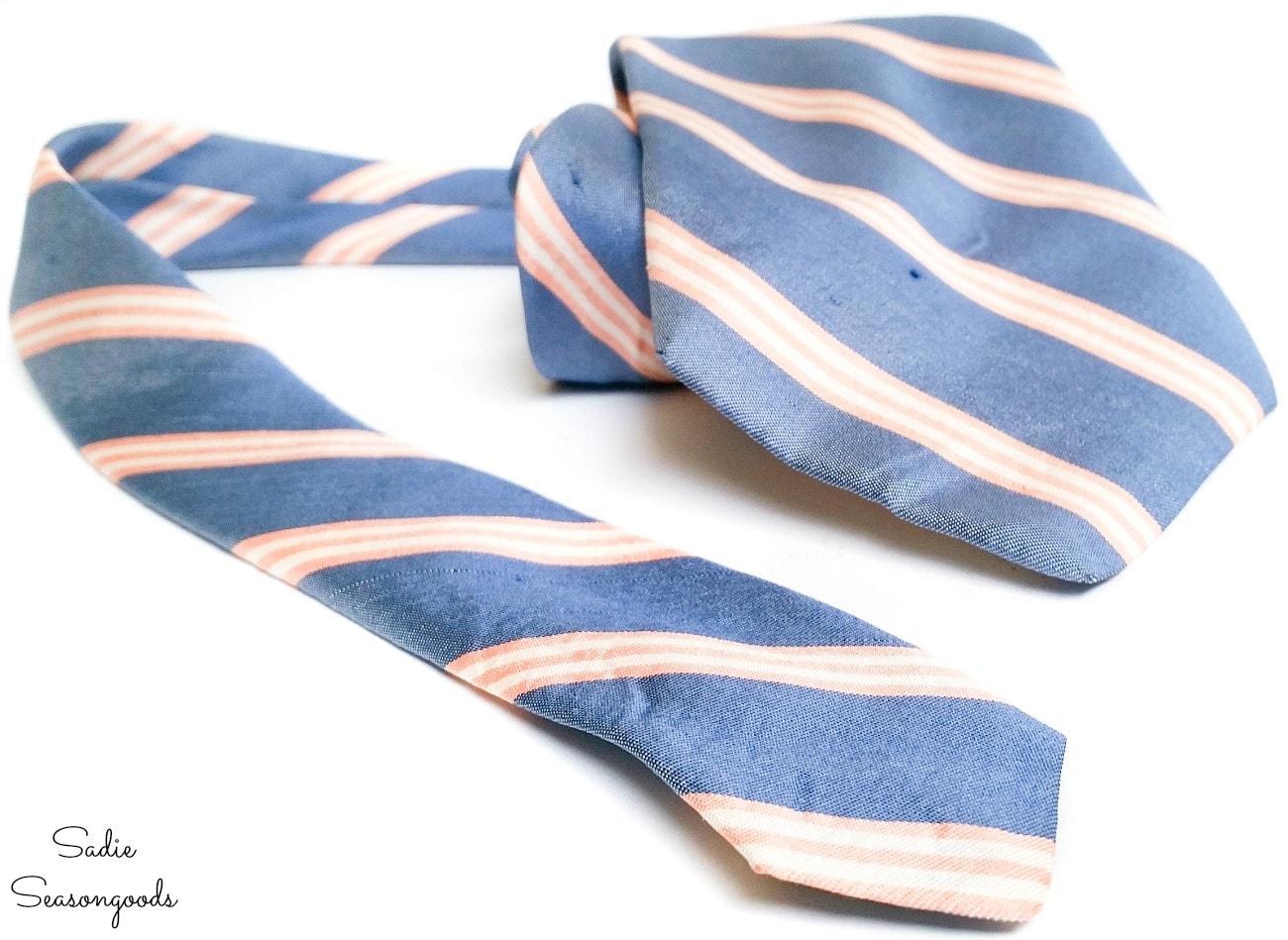 Necktie to use on a wine gift bag