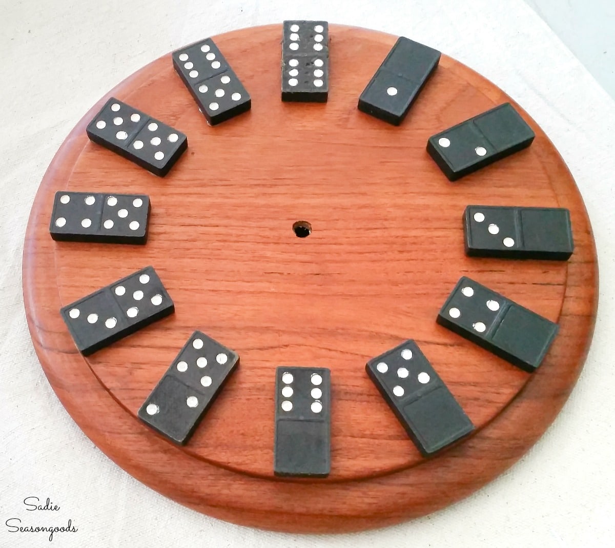 Upcycling the base of a cheese dome as a domino clock