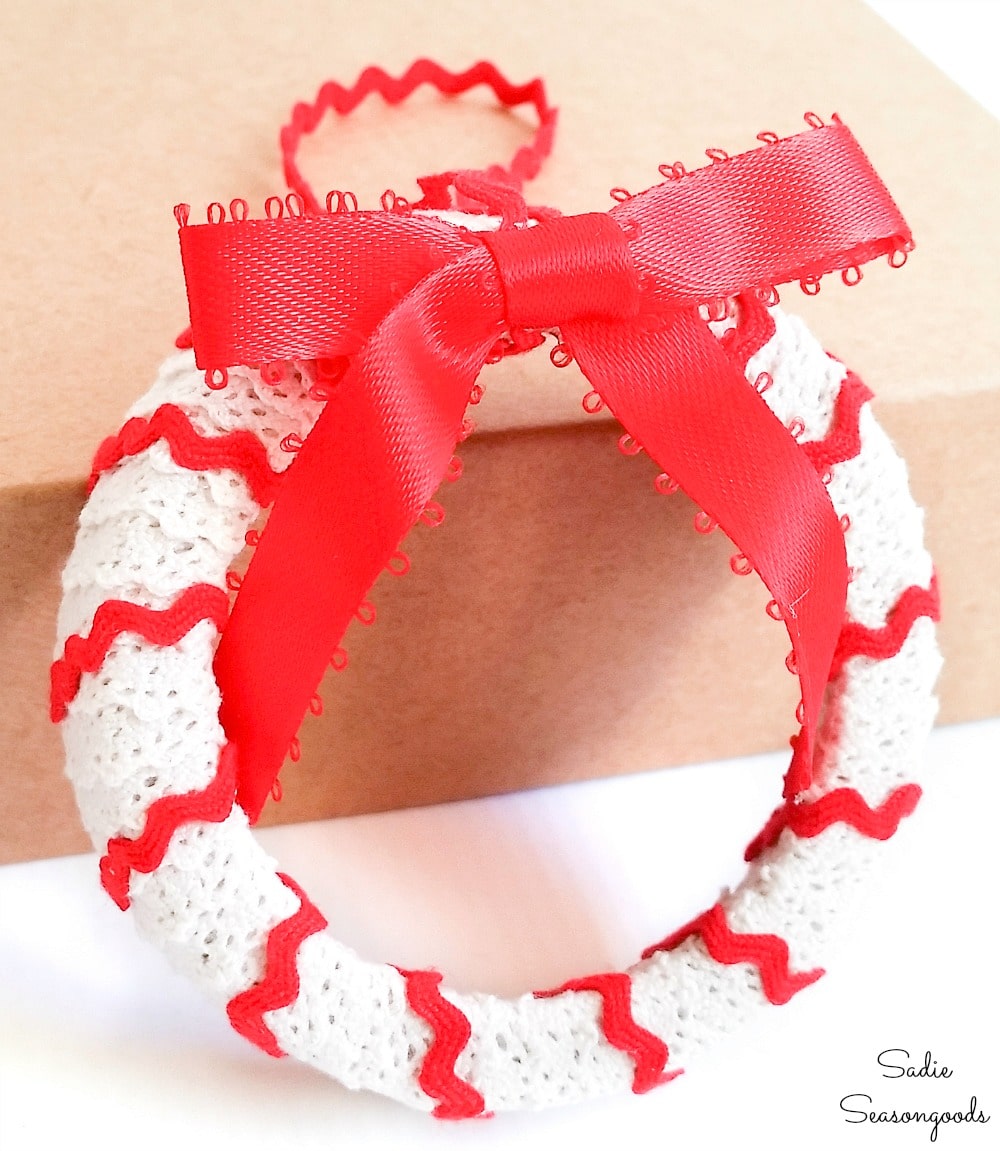 Mason jar lid wreath ornament with lace and rick rack