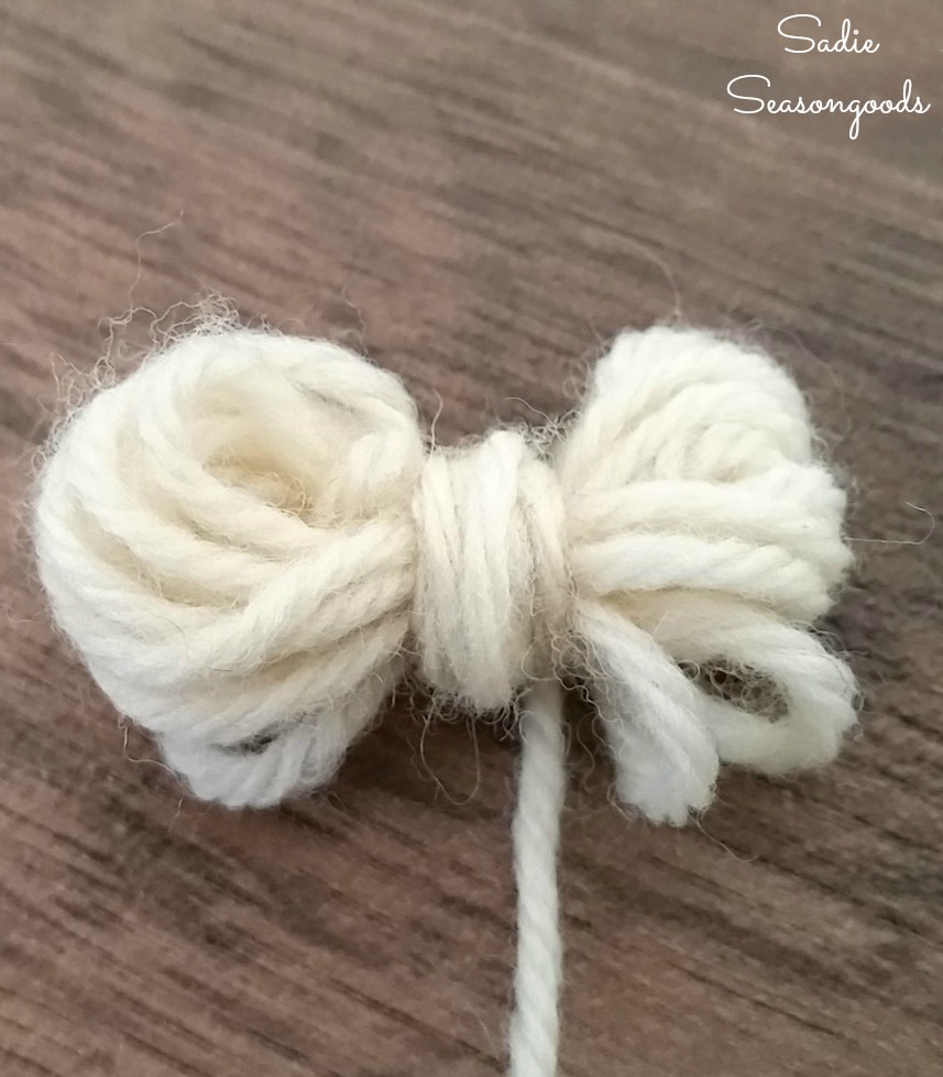 How to make wool dryer balls to use as a fabric softener alternative for Green Life by Sadie Seasongoods