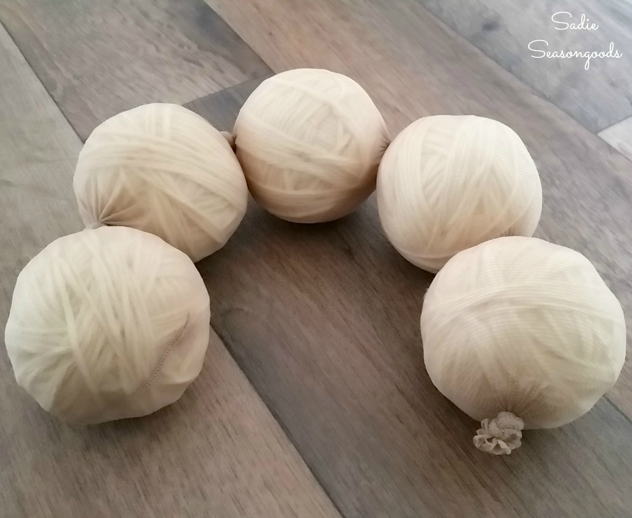 How to make dryer balls with wool yarn as a fabric softener alternative for a Green Life with Earth Friendly products by Sadie Seasongoods