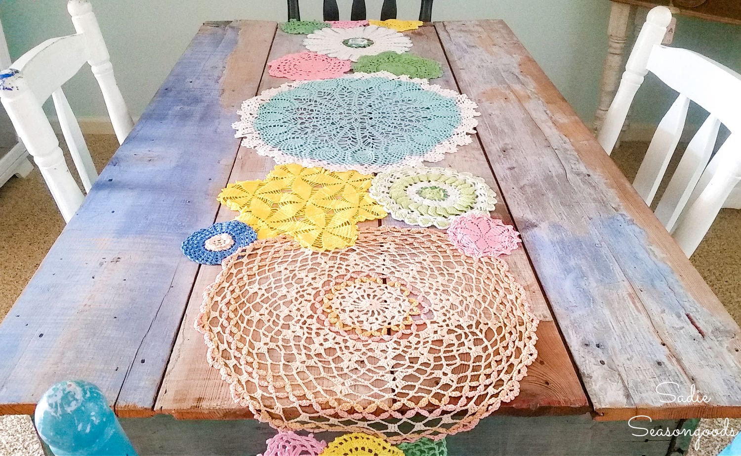 Doily crafts like this shabby chic table runner