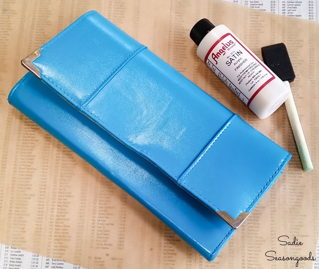 painting a thrift store purse