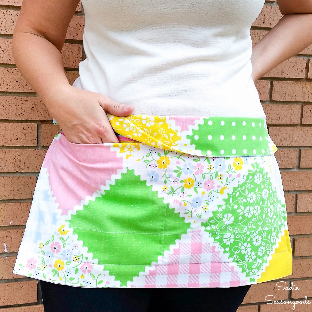 Half apron by upcycling a vintage pillowcase with ribbon belt