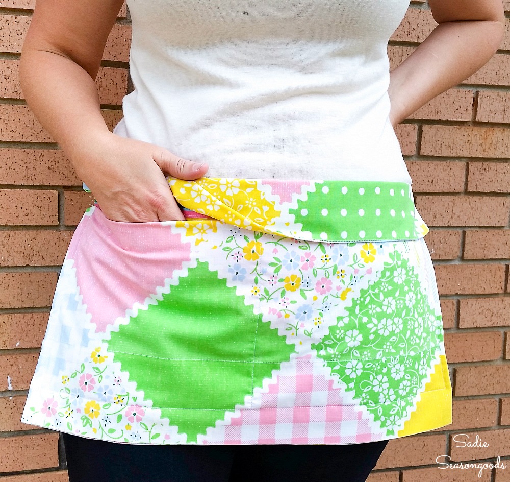 Waist apron by upcycling a vintage pillowcase and fabric belt