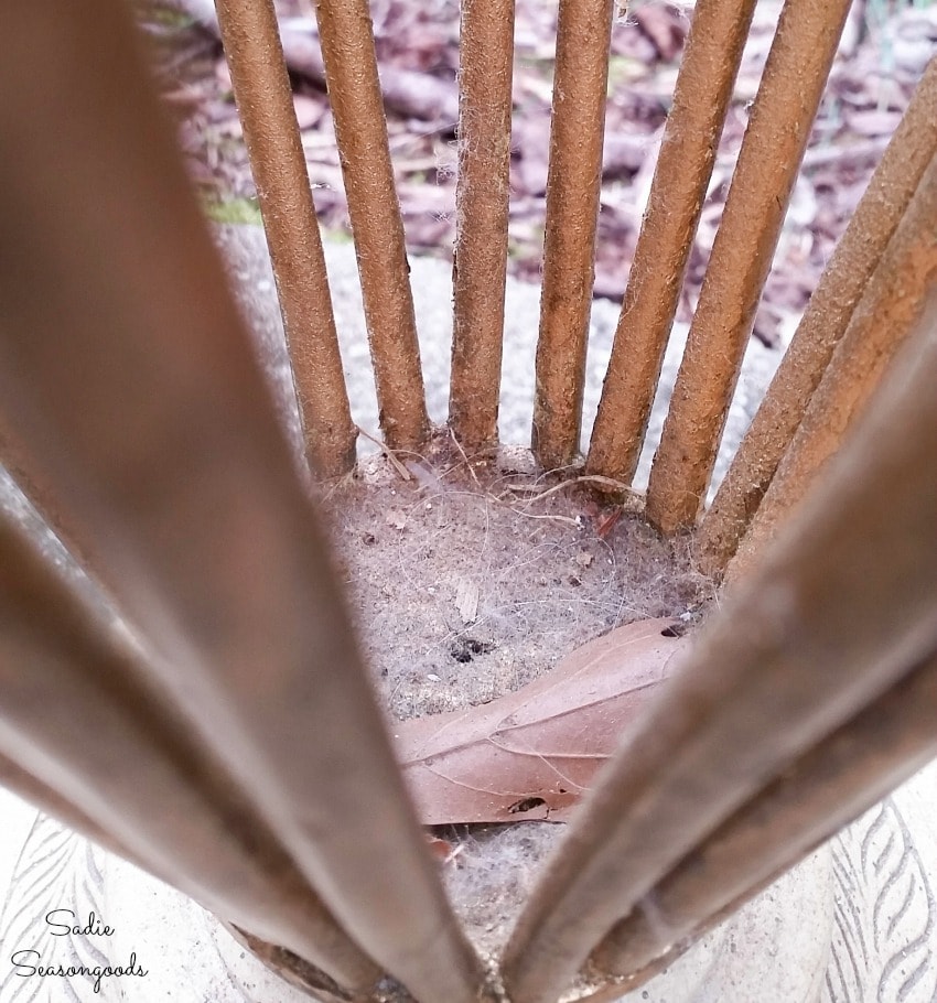 Dirt inside a yard urn to be removed