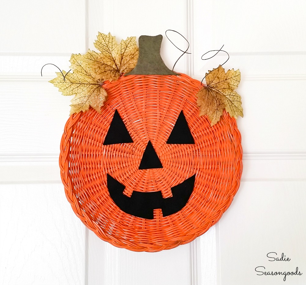 Jack o Lantern decor to hang on the door