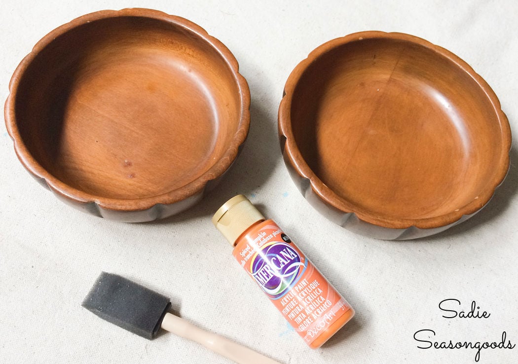 painting the vintage salad bowls