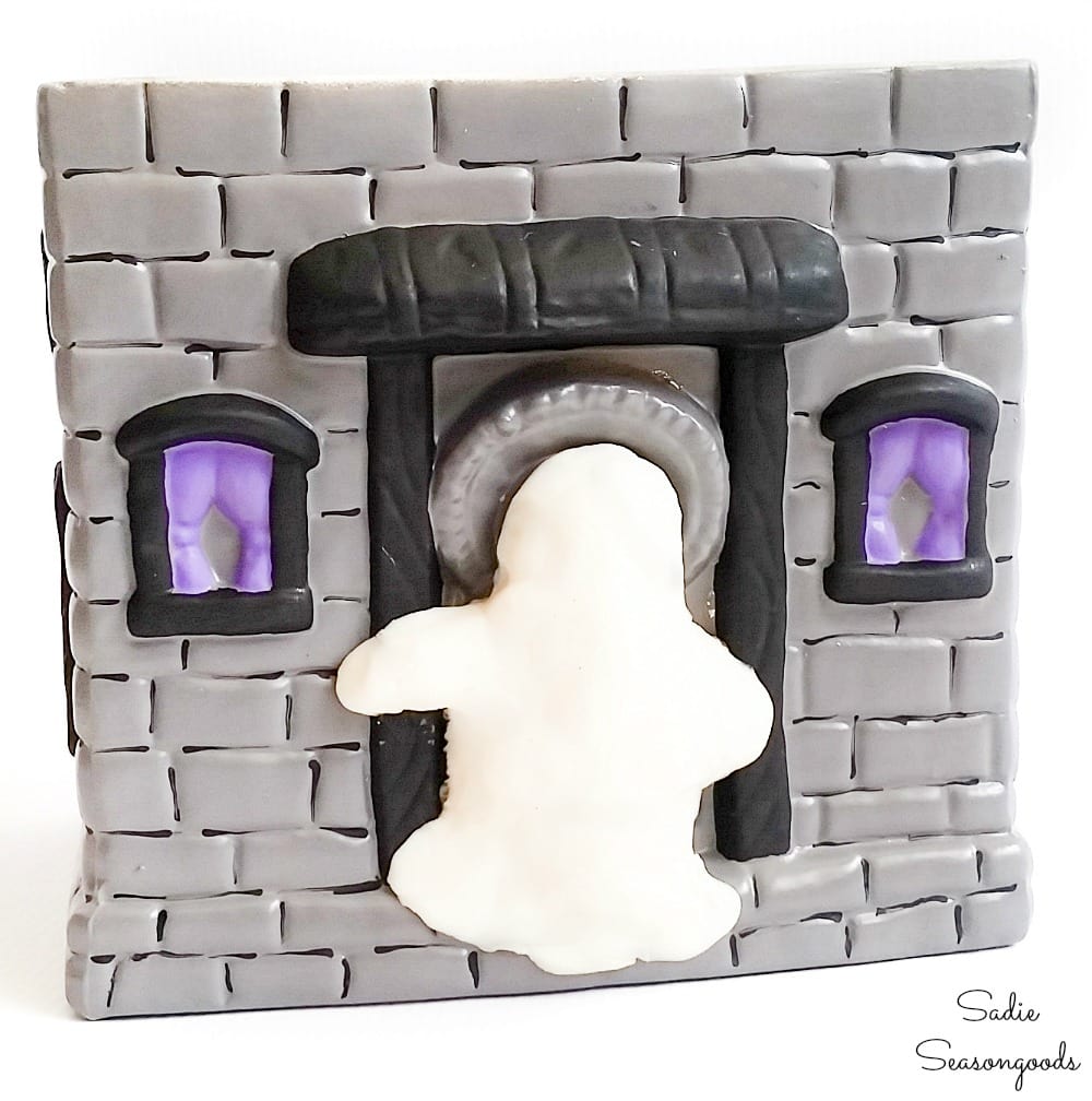 Self drying clay to make a Halloween ghost