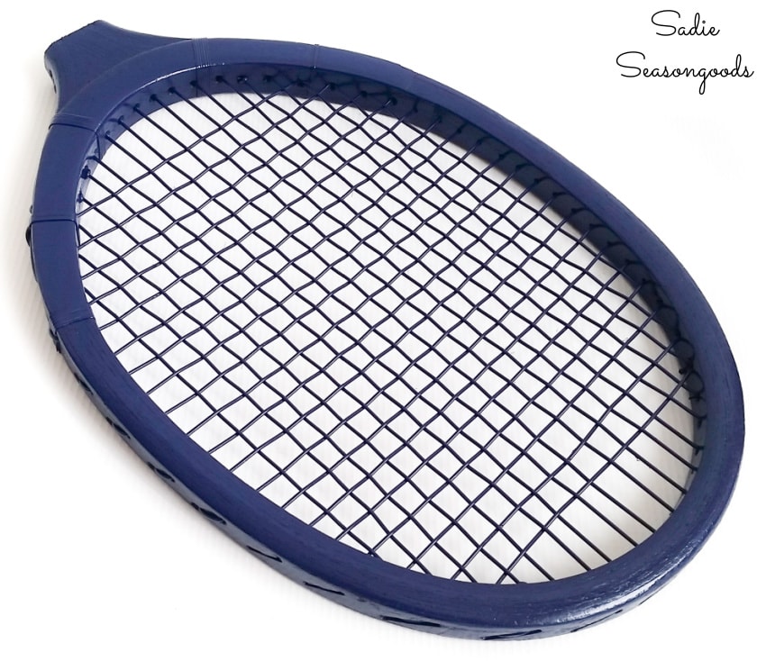 Painting a wooden tennis racket Painting a wooden tennis racket
