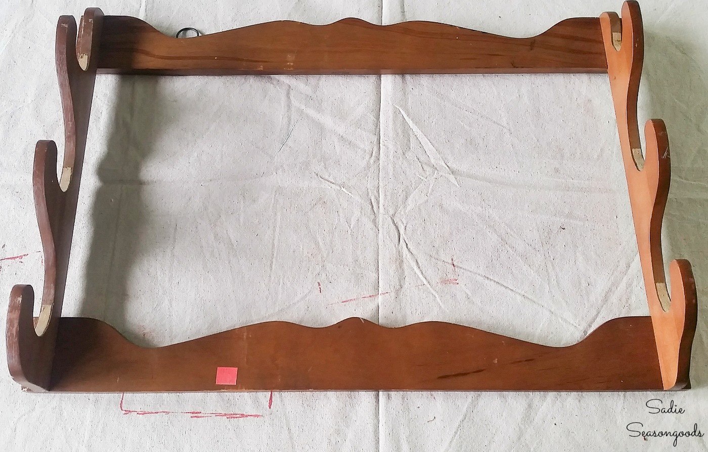 Wooden gun rack for upcycling as a fabric organizer