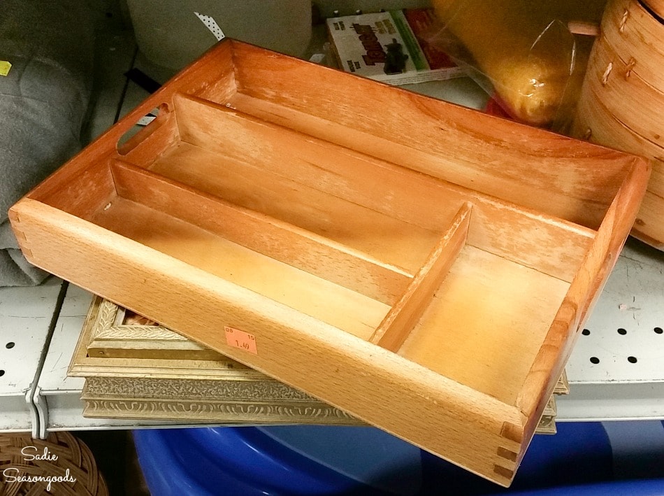 Silverware tray made out of solid wood