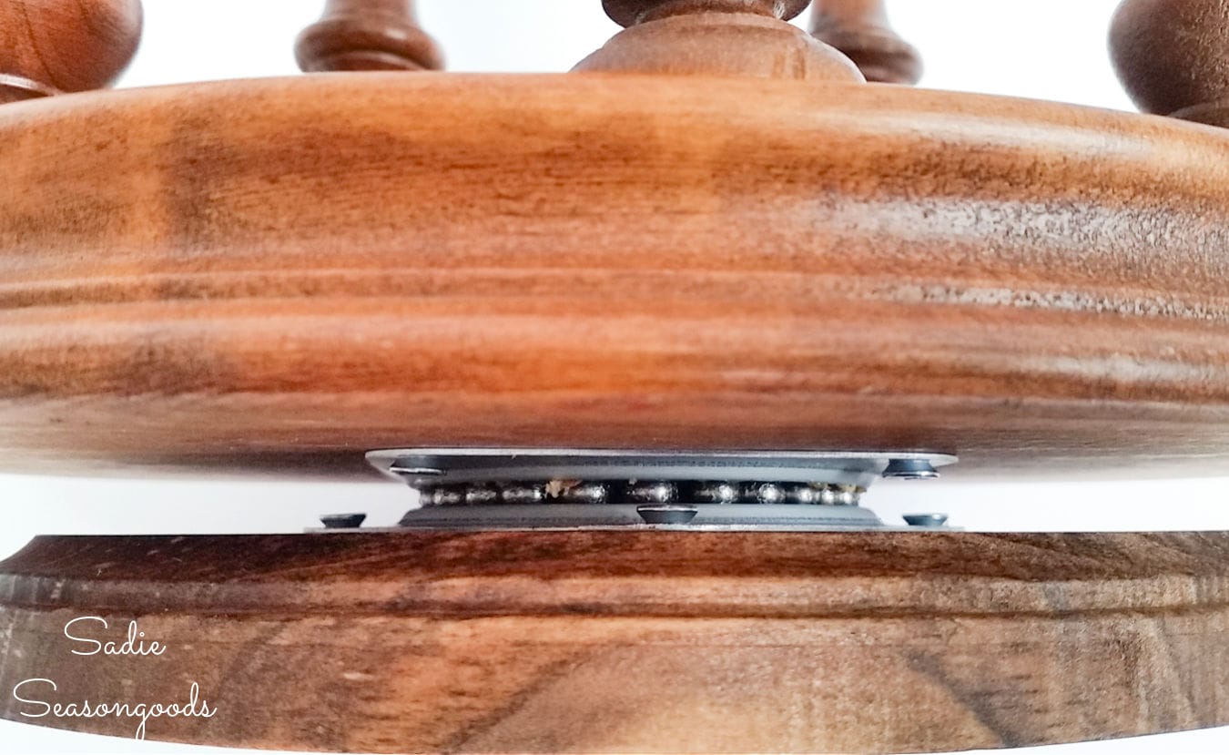 close up of lazy susan hardware