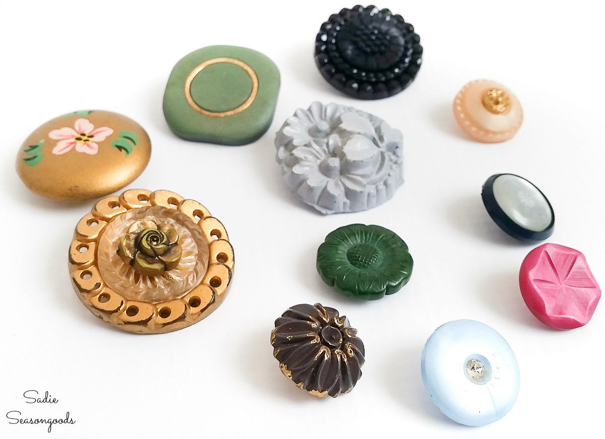 Vintage buttons to make into flower lapel pins
