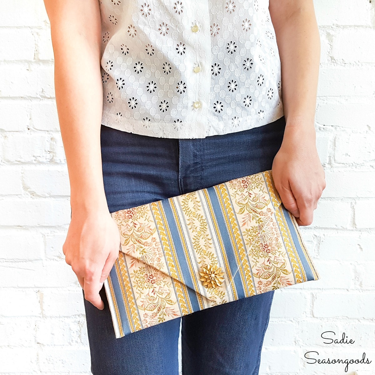 Buy Gold Clutches & Wristlets for Women by Fabbhue Online | Ajio.com