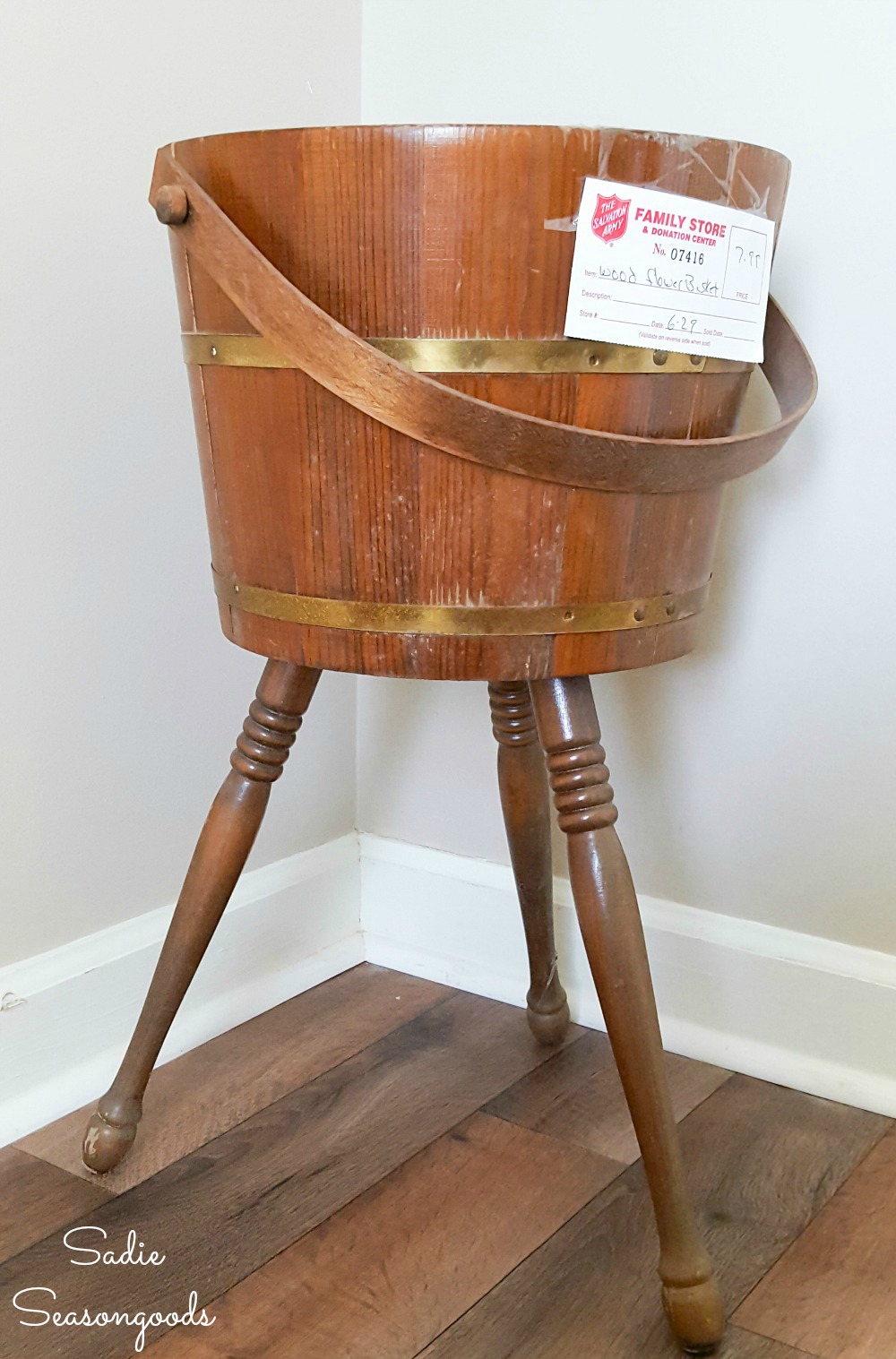 Upcycling a sewing bucket as a Halloween candy stand