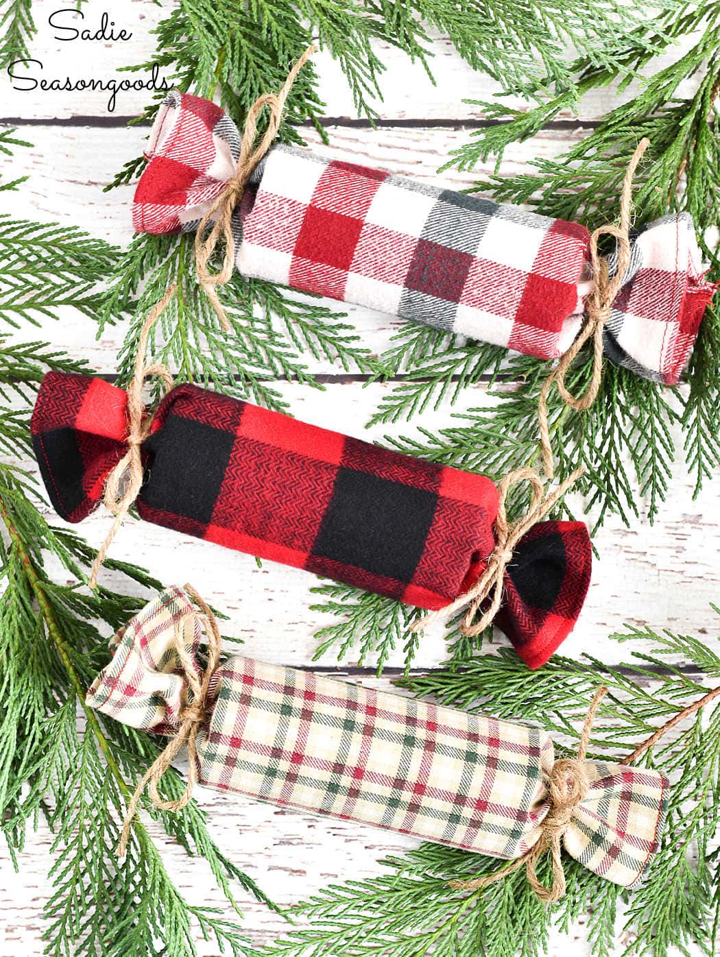 fabric christmas crackers from crafting with flannel