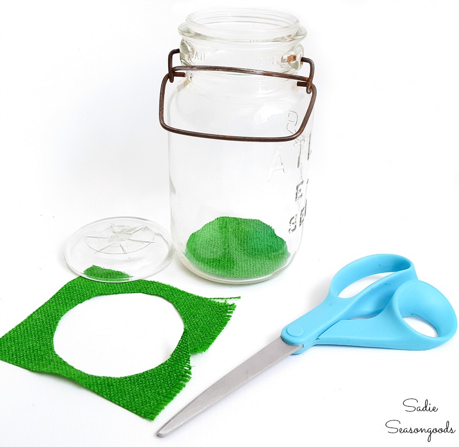 Grass in the bottom of vintage mason jars for Spring decor ideas Grass in the bottom of vintage mason jars for Spring decor ideas