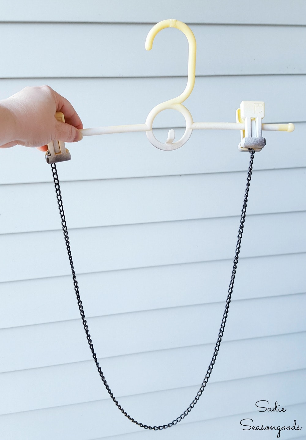 How to spray paint chain by using a clip hanger