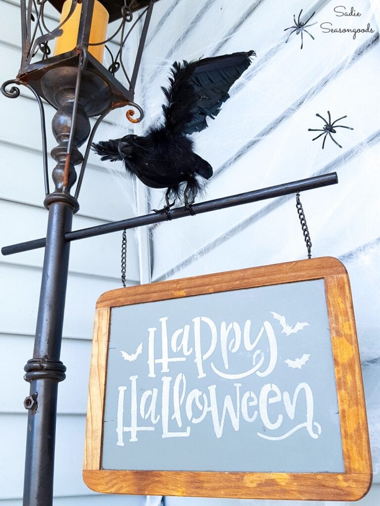 Halloween Lamp Post for HitchcockInspired Porch Decor!