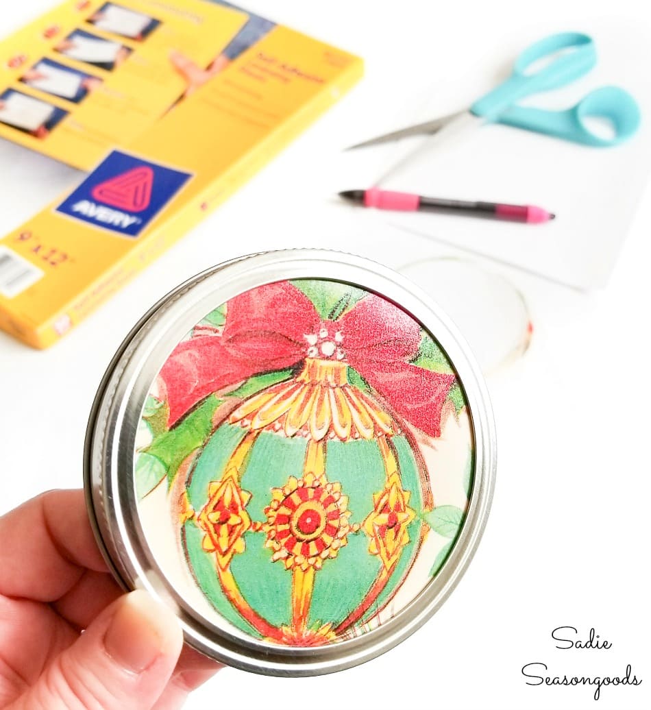 Mason jar lid ornaments for retro Christmas decorations