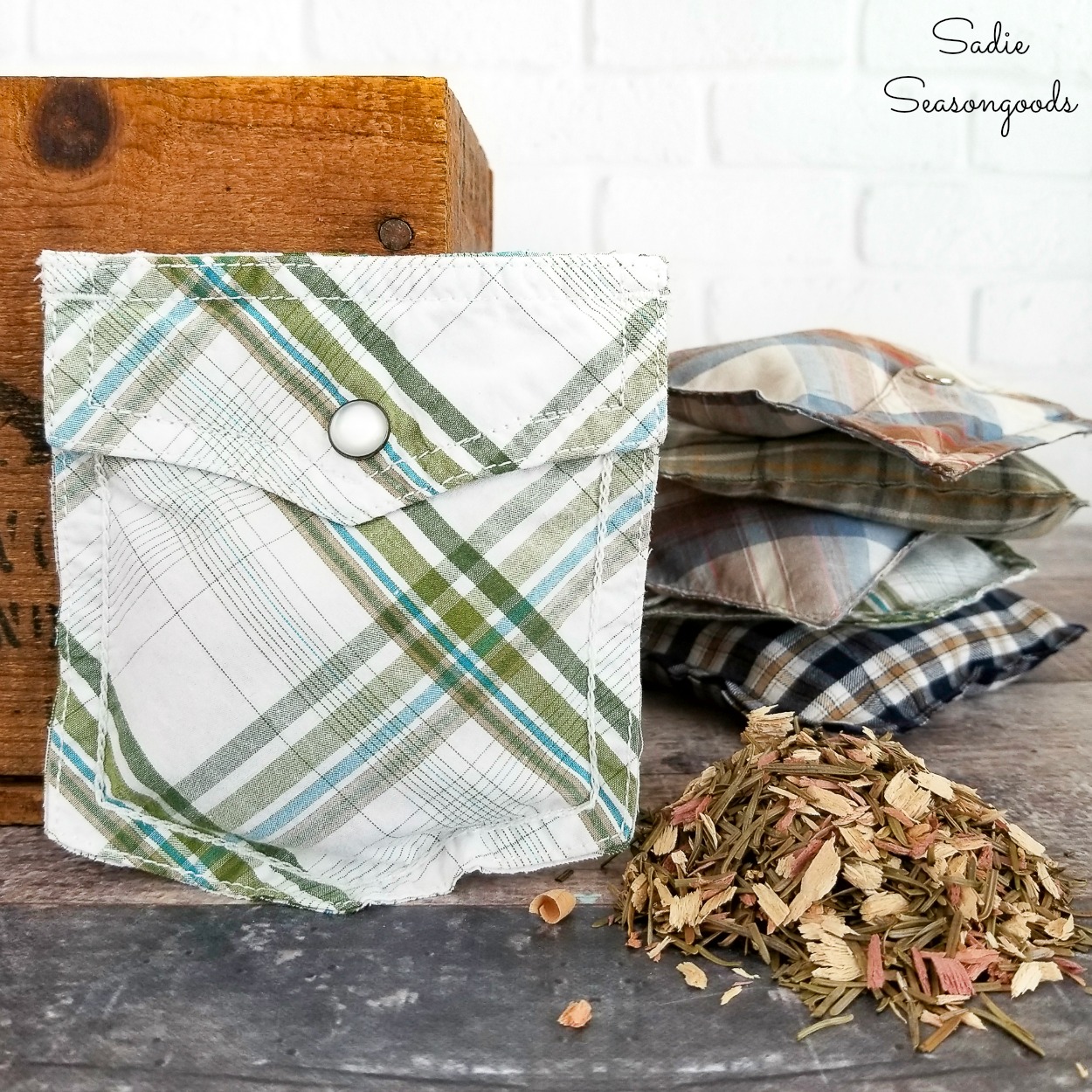 Scented sachets from shirt pockets as handmade gifts for him
