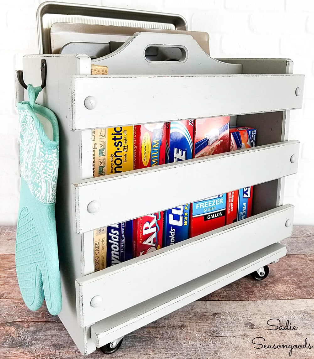 Baking pan storage in a kitchen caddy