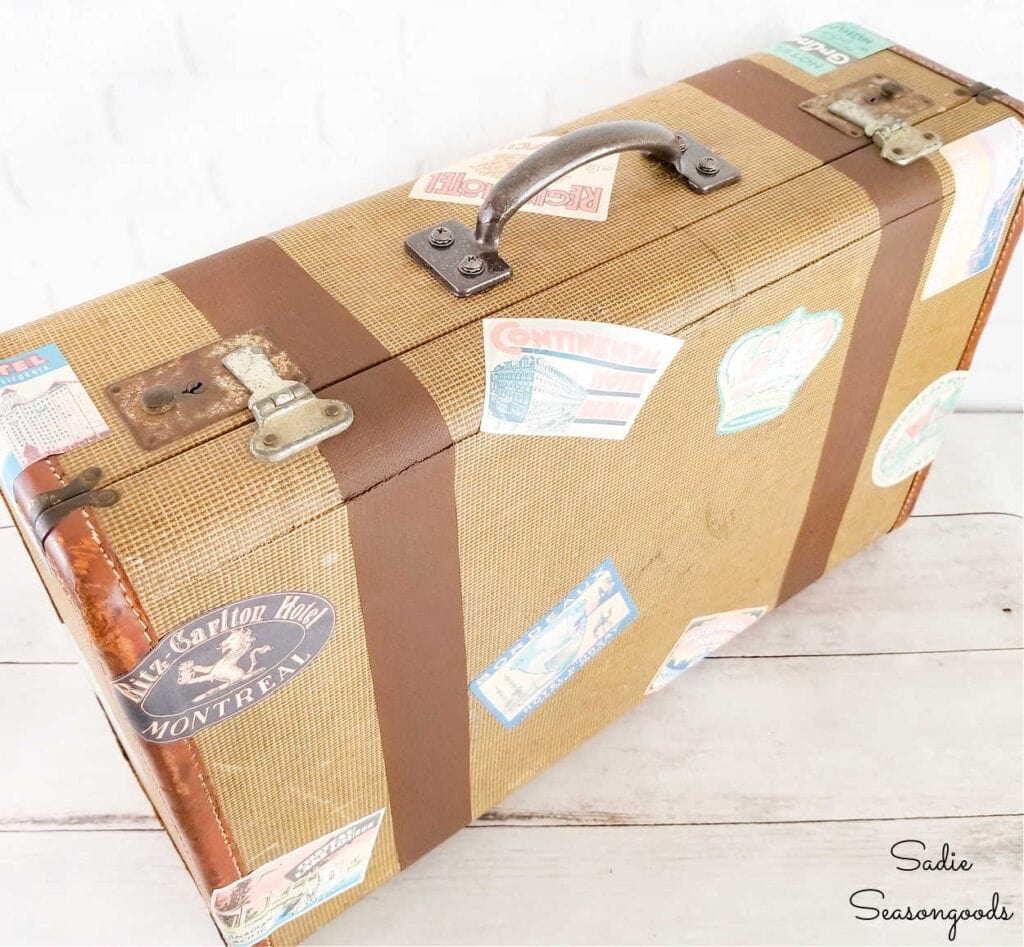 Vintage Luggage Decor with an Old Suitcase