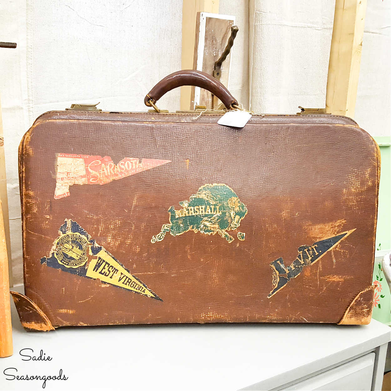 Vintage Luggage Decor with an Old Suitcase