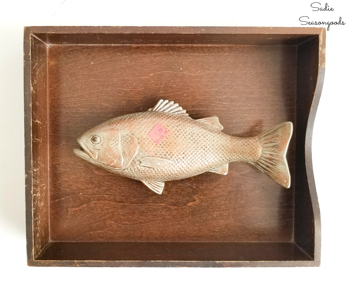 Lake house decorating ideas by making the fish wall art