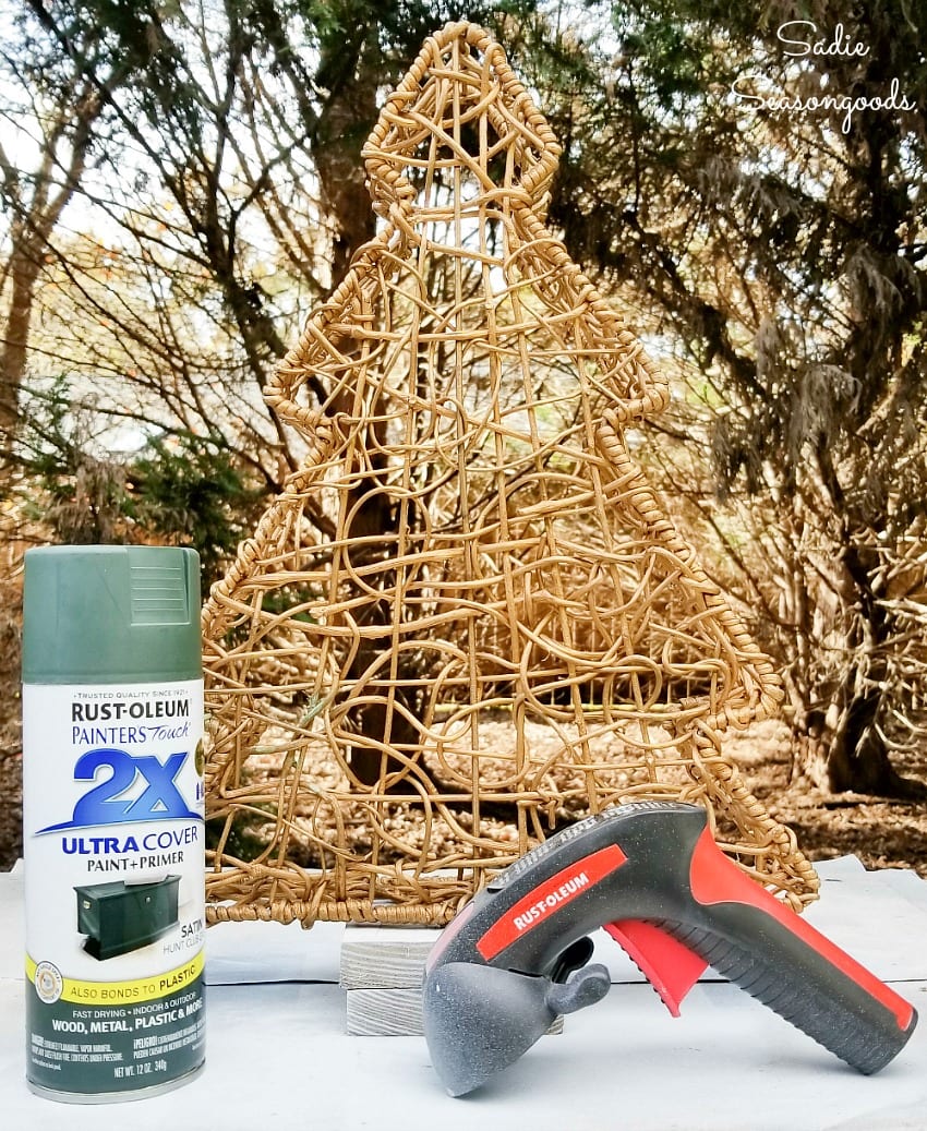Painting a wire nesting basket that looks like a Christmas tree Painting a wire nesting basket that looks like a Christmas tree