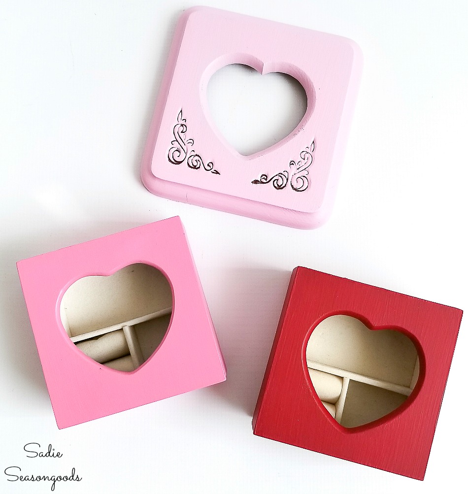 Painting the mini jewelry box or picture frame jewelry box for Valentines home decor Painting the mini jewelry box or picture frame jewelry box for Valentines home decor