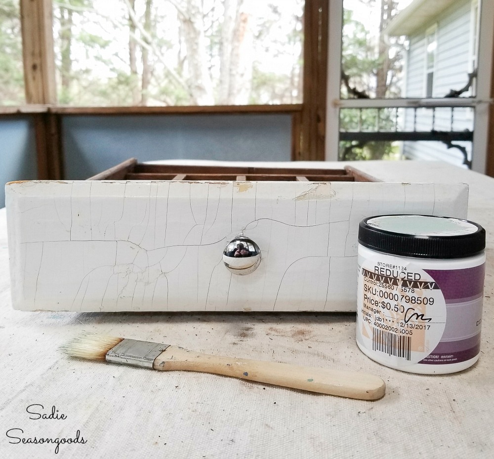 Cutlery drawer to be painted with green paint for Botanical decor