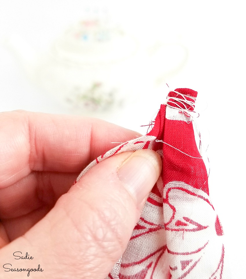 Making a simple bracelet from the vintage hankies