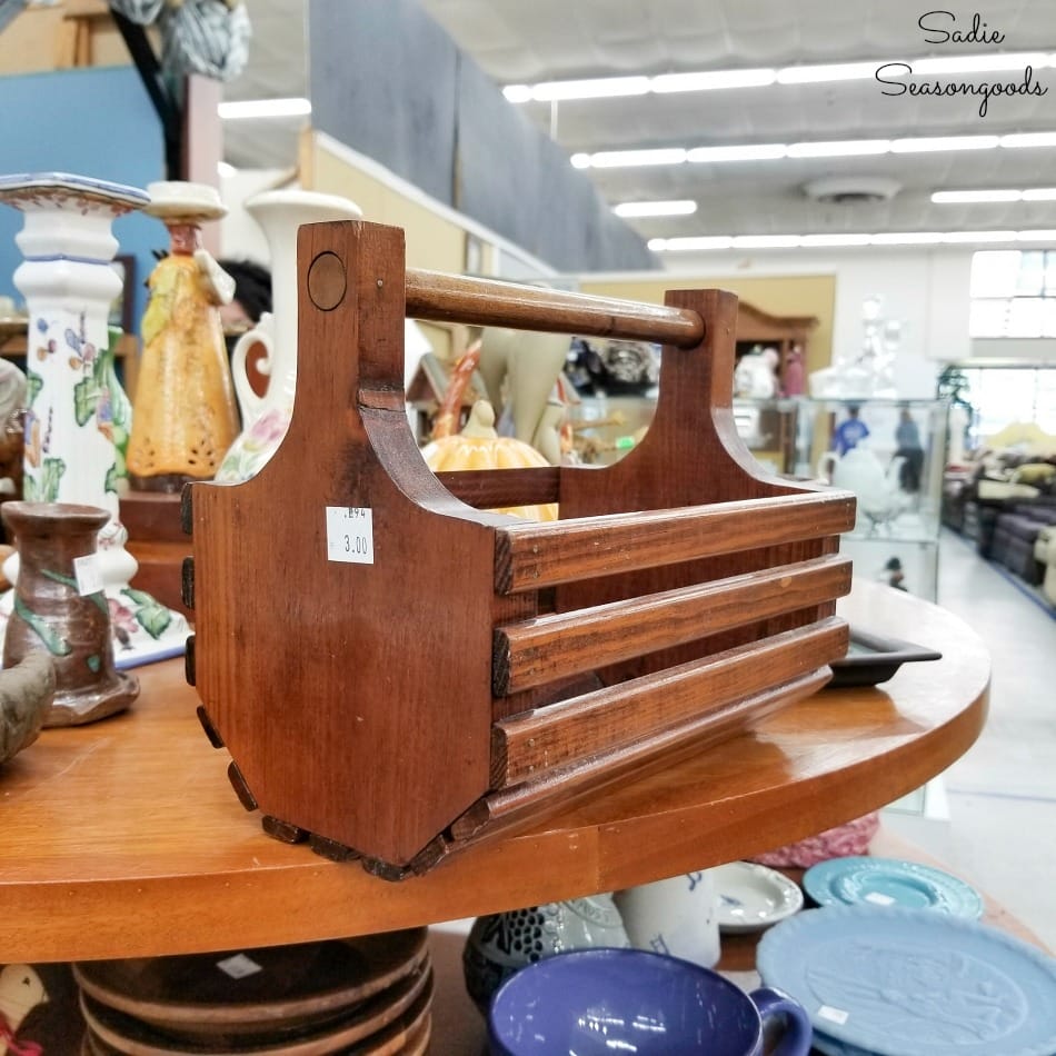 small wooden basket or clam hod