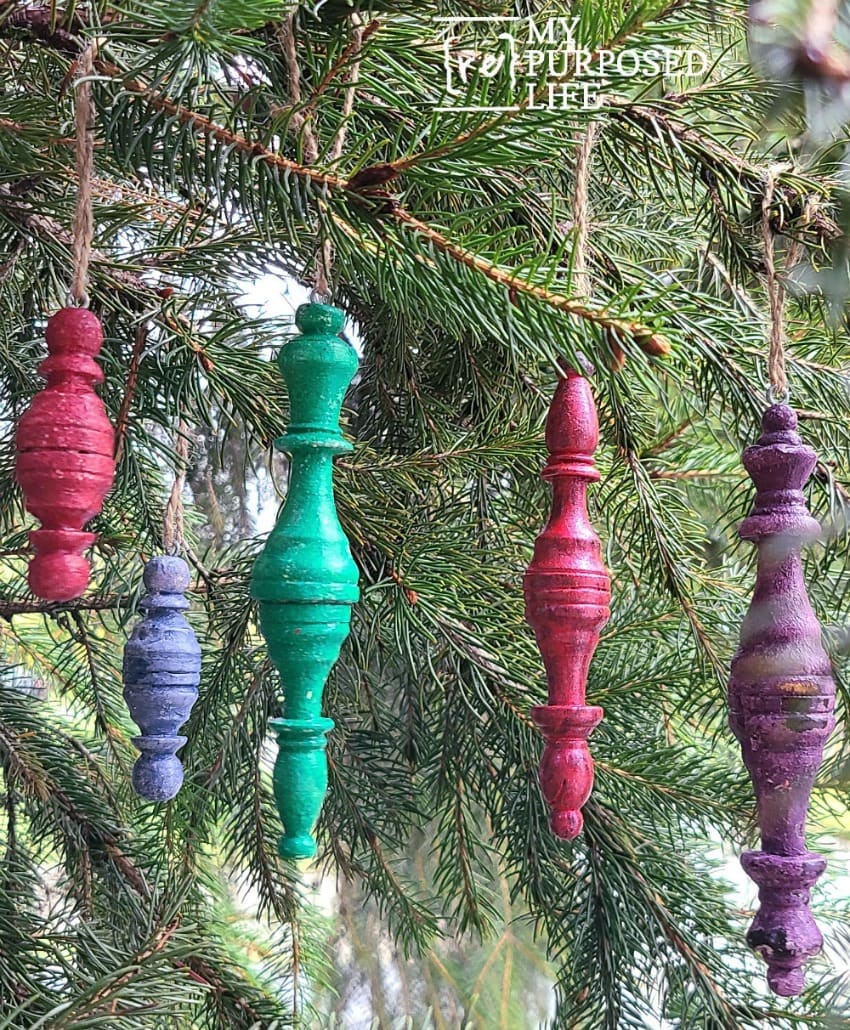 Quick & Easy Tree Ornaments from Repurposed Straws - Color Me Thrifty