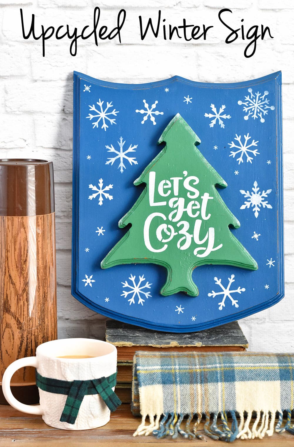 Upcycling a wood plaque as a winter sign