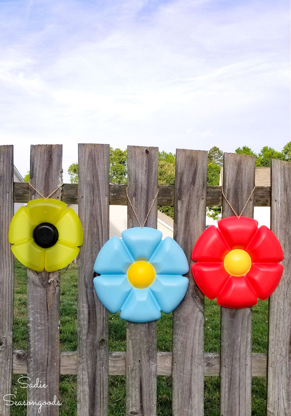 fence decorations from round plastic trays