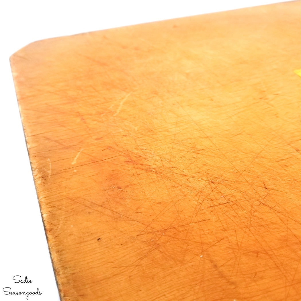 how to clean a wooden cutting board