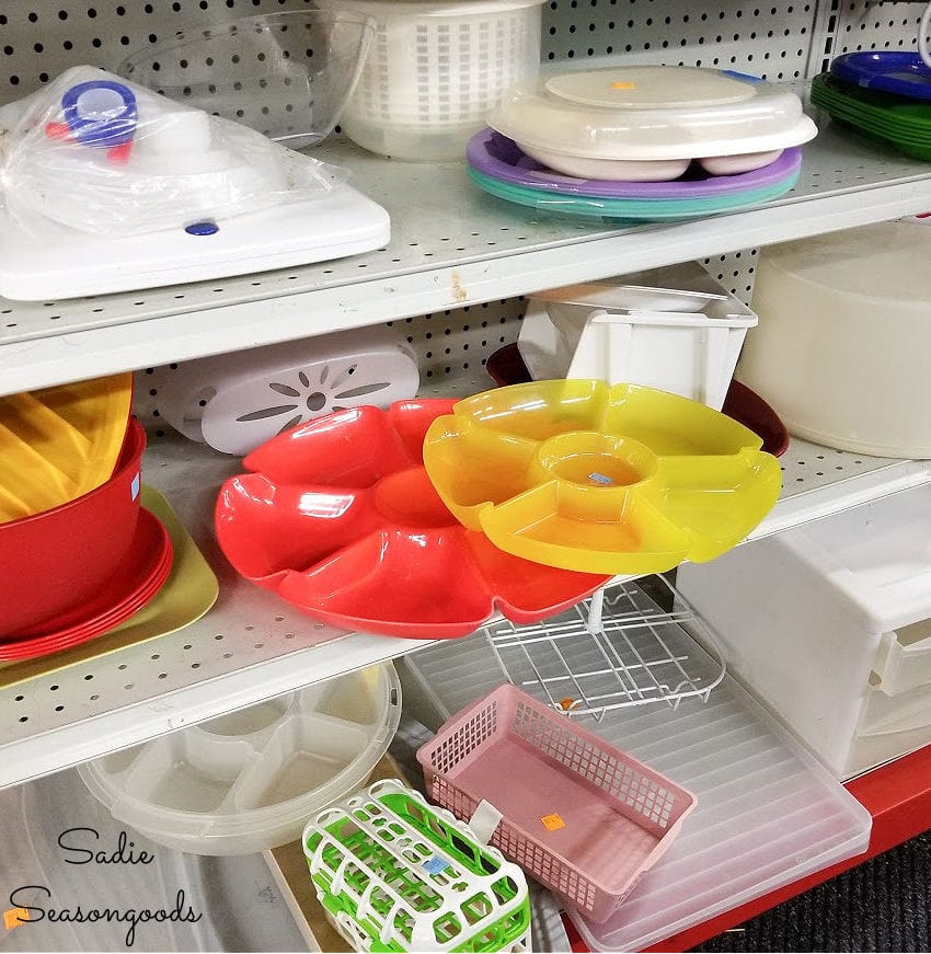 round plastic trays