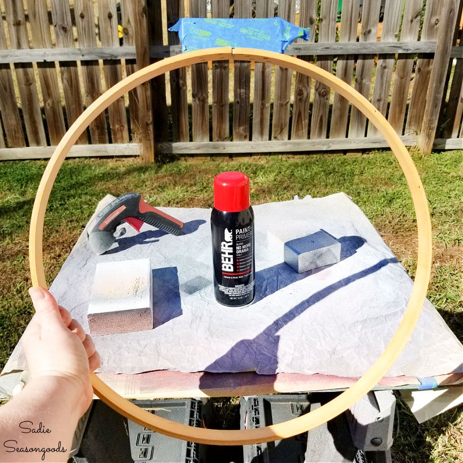 painting a christmas hoop wreath