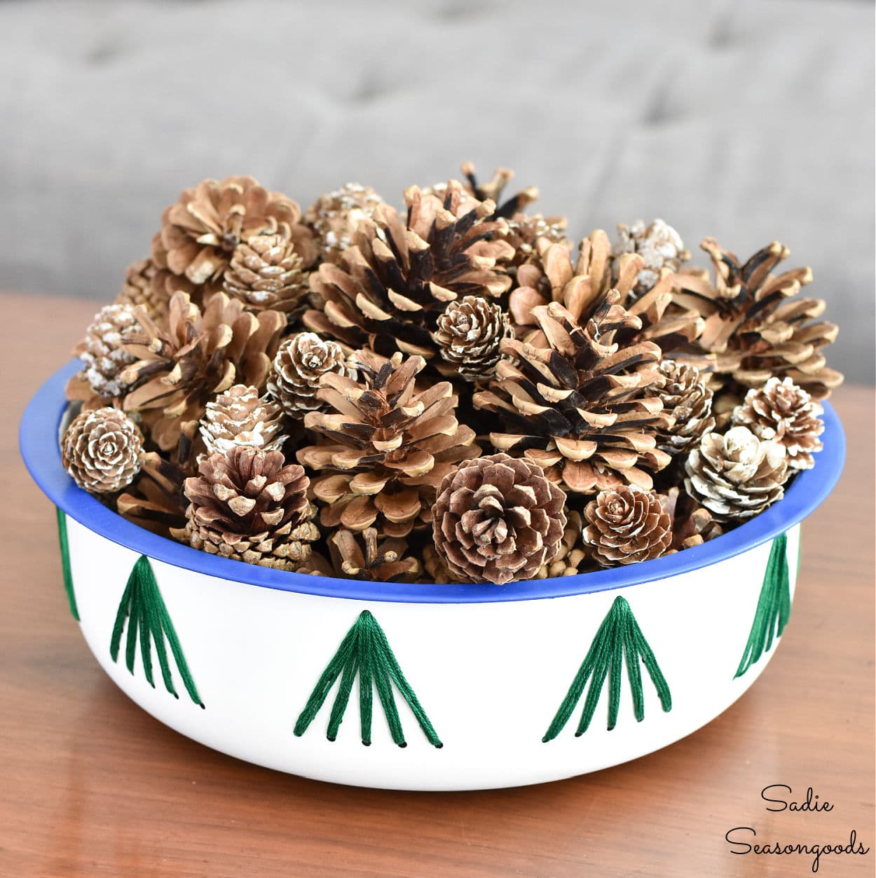 Breathtaking Frosted Pinecone Decor  Pine cone decorations, Pine cone  crafts, Winter wonderland party