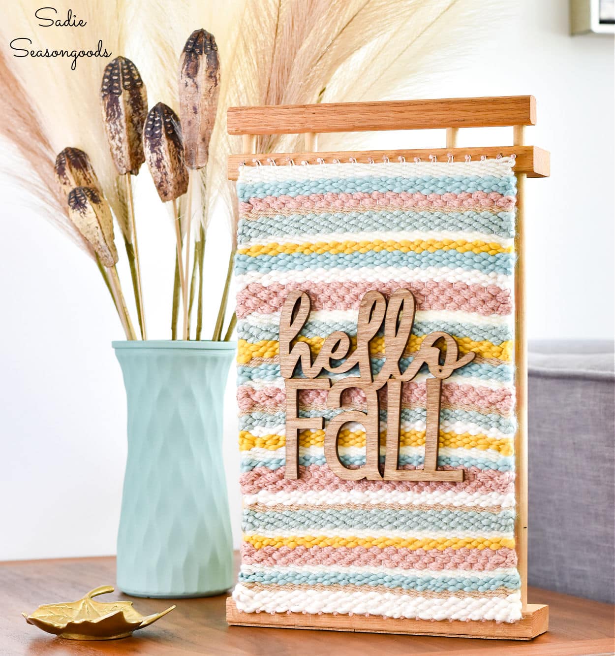 upcycling a casserole dish holder as a loom to weave on