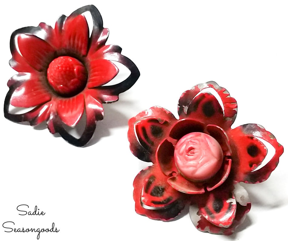 vintage curtain tie backs that look like a christmas flower