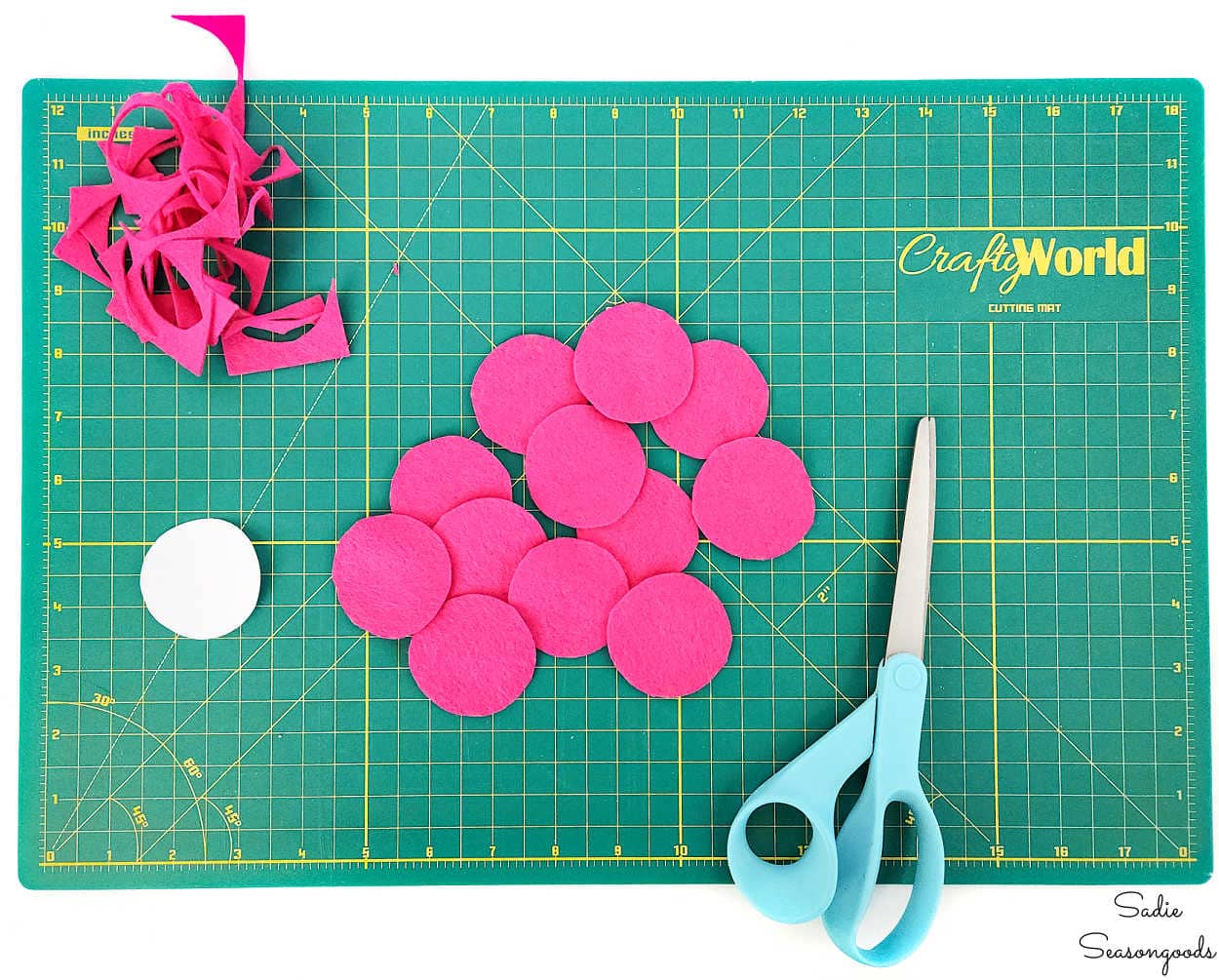 cutting out circles of felt for felt roses